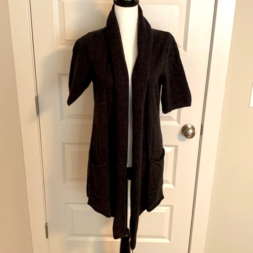 Gap| Dark grey over sized short sleeve cardigan sweater with pockets